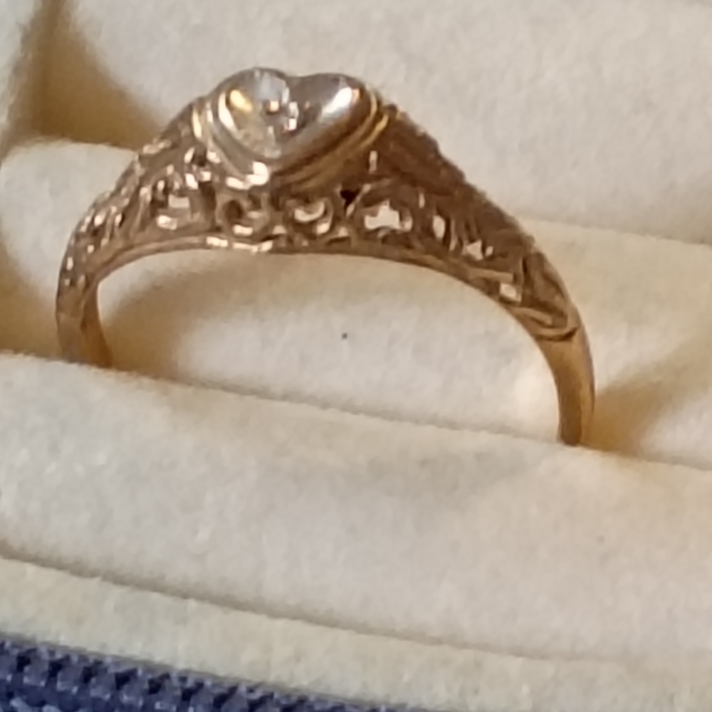 Elegant Gold Heart Ring